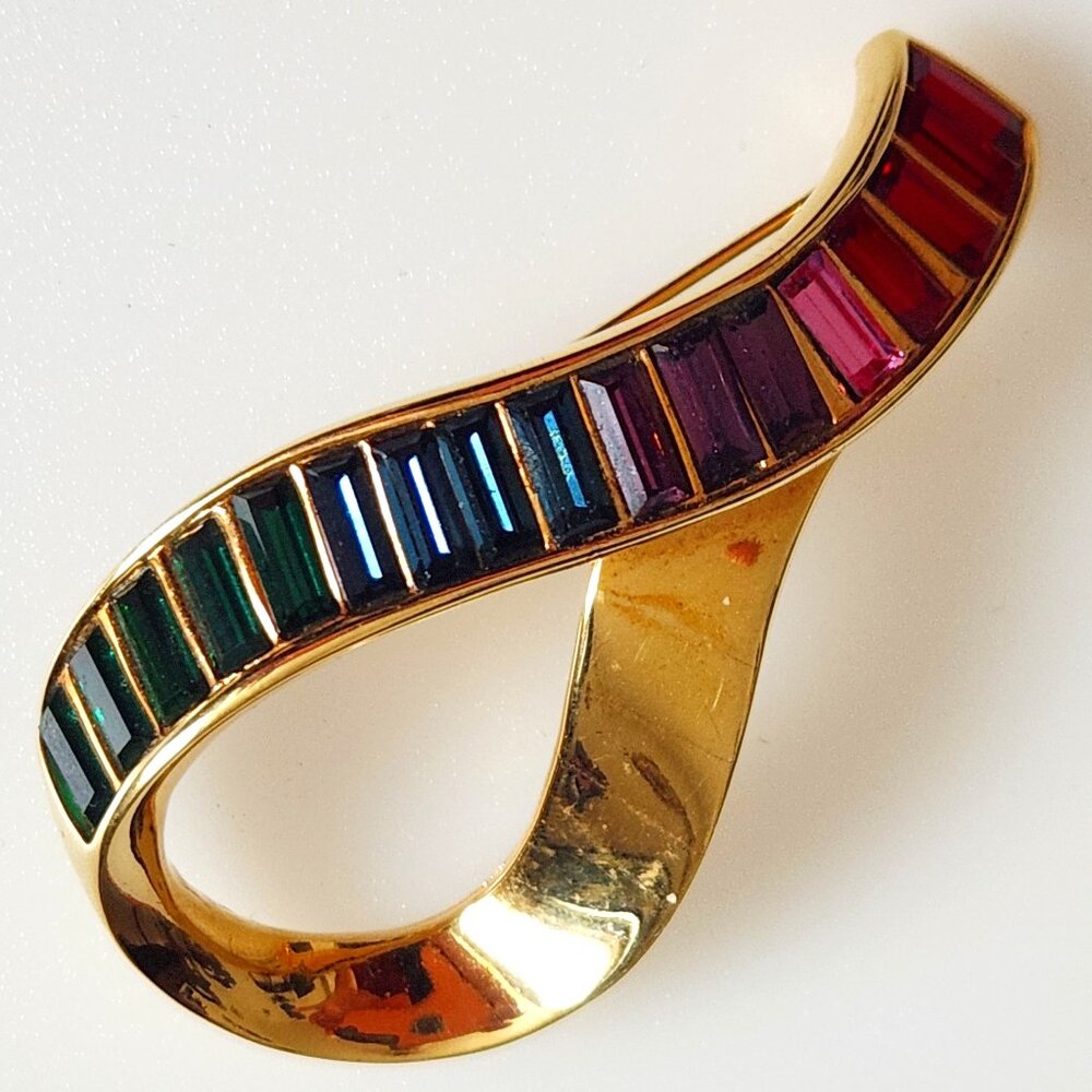 1990-S? SWAROVSKI SWAN LOGO VINTAGE RIBBON BROOCH WITH MULTICOLORED CRYSTALS.